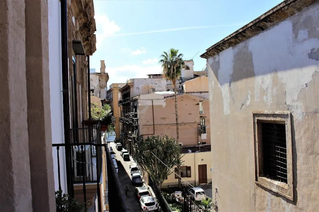 Room, La Via Delle Biciclette, Palermo