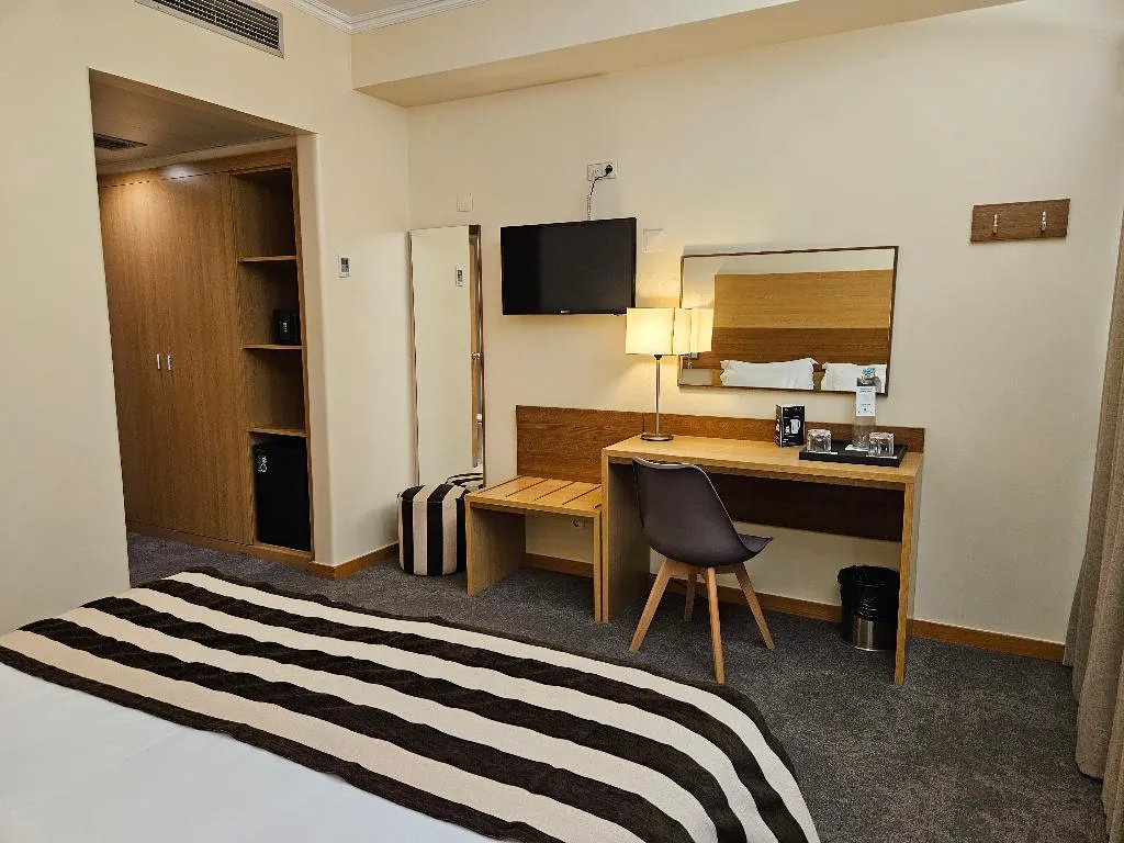 Double or Twin STANDARD Room, Hotel Principe Lisboa, Lisbon