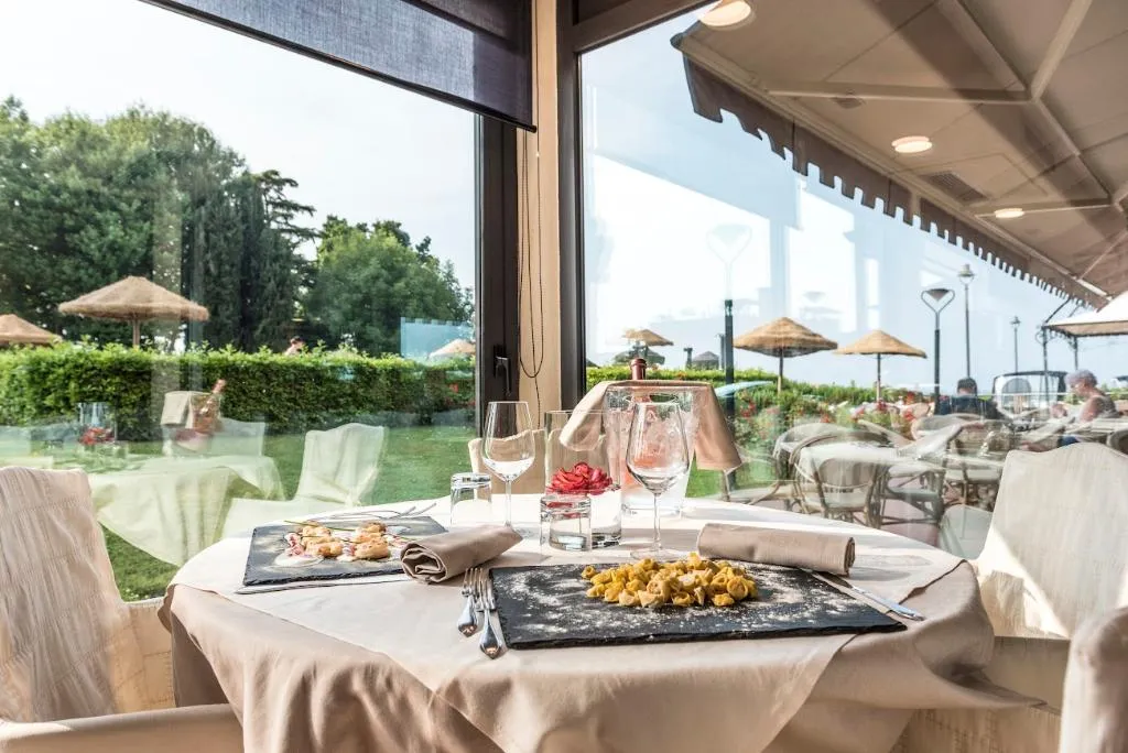 Restaurant, Yachting Hotel Mistral, Milan