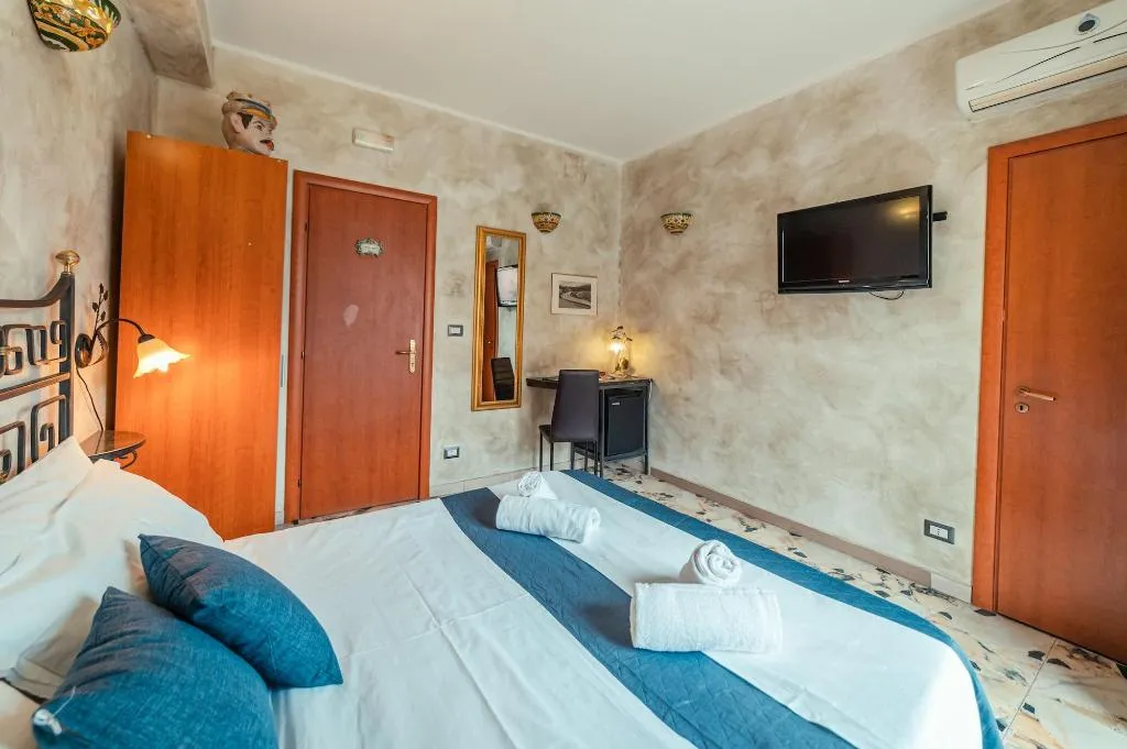 Room, B&B Marranzano, Catania