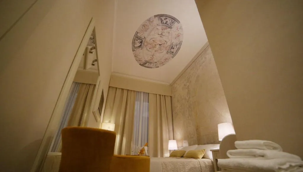 Room, Hotel Renaissance, Florence