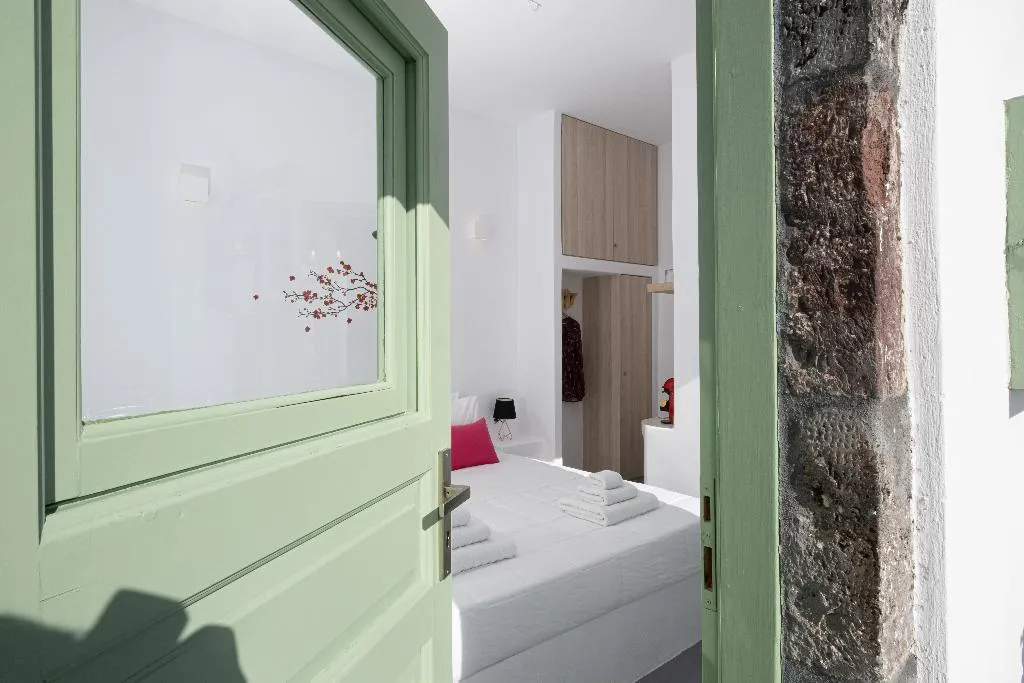 DOUBLE CAPACITY 2 Room, White Orchid Cave House & Studio, Santorini