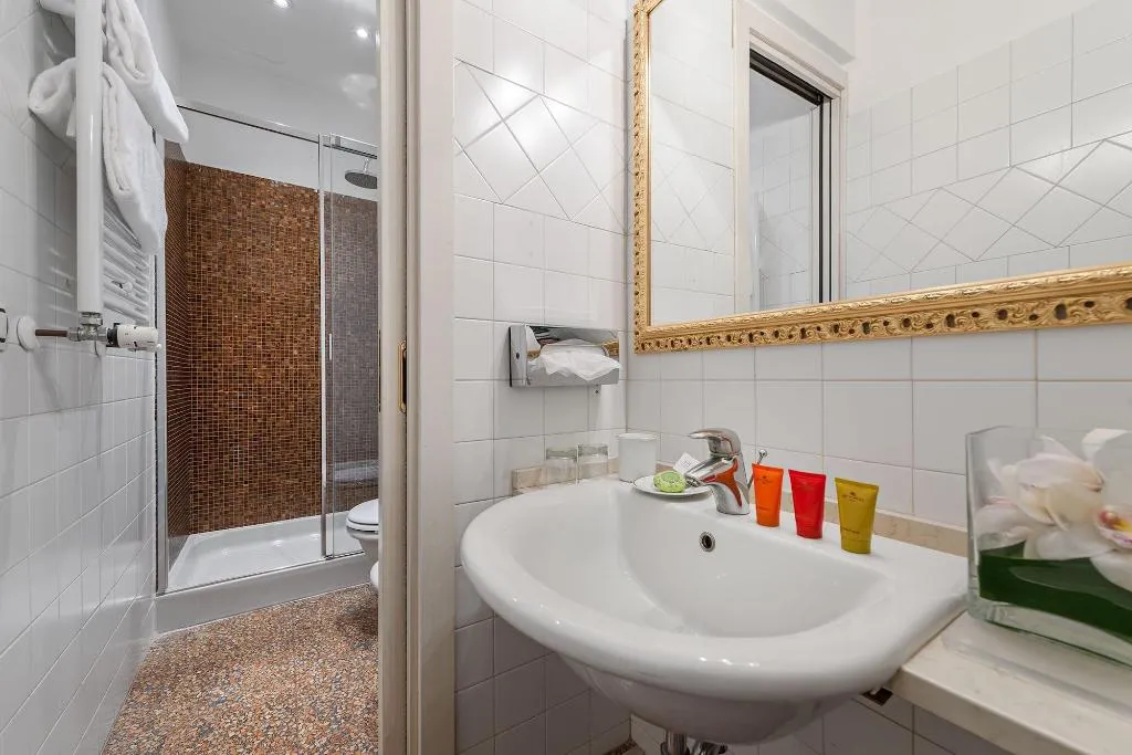 Room, Hotel Al Ponte Antico, Venice