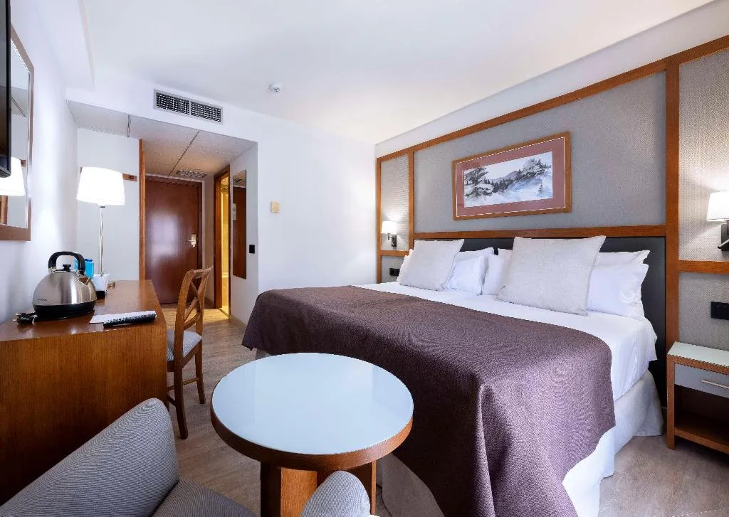 Room PREMIUM Room, Vielha Val d’Arán Affiliated by Melia, Costa Brava