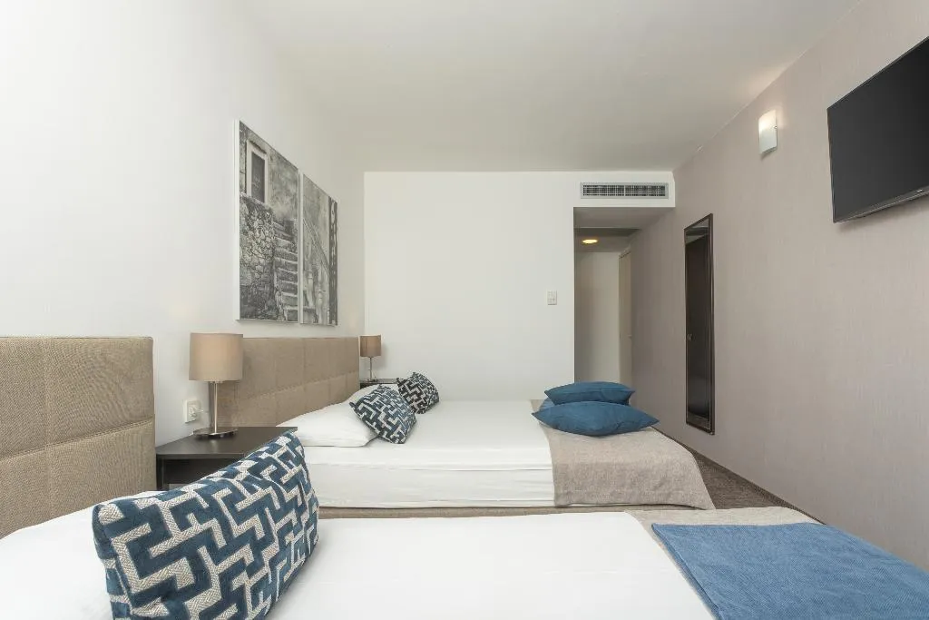 DOUBLE SUPERIOR WITH AIR CONDITIONING Room, Villa Arausa, Split