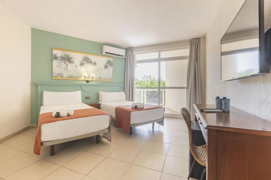 TRIPLE STANDARD Room, Moon Dreams Fuengirola, Costa Del Sol