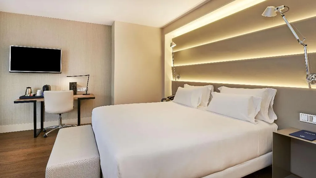 JUNIOR SUITE WITH TERRACE Room, NH Sants Barcelona, Barcelona