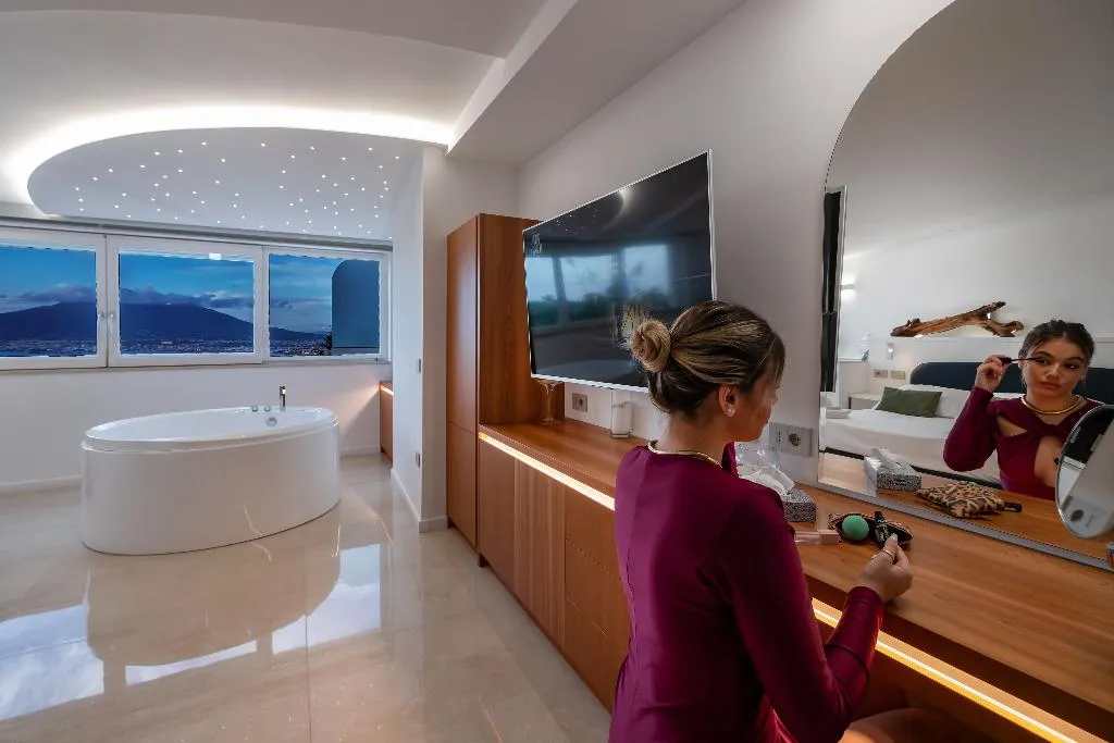 SUITE WITH JACUZZI Room, Relais Manfredi, Naples