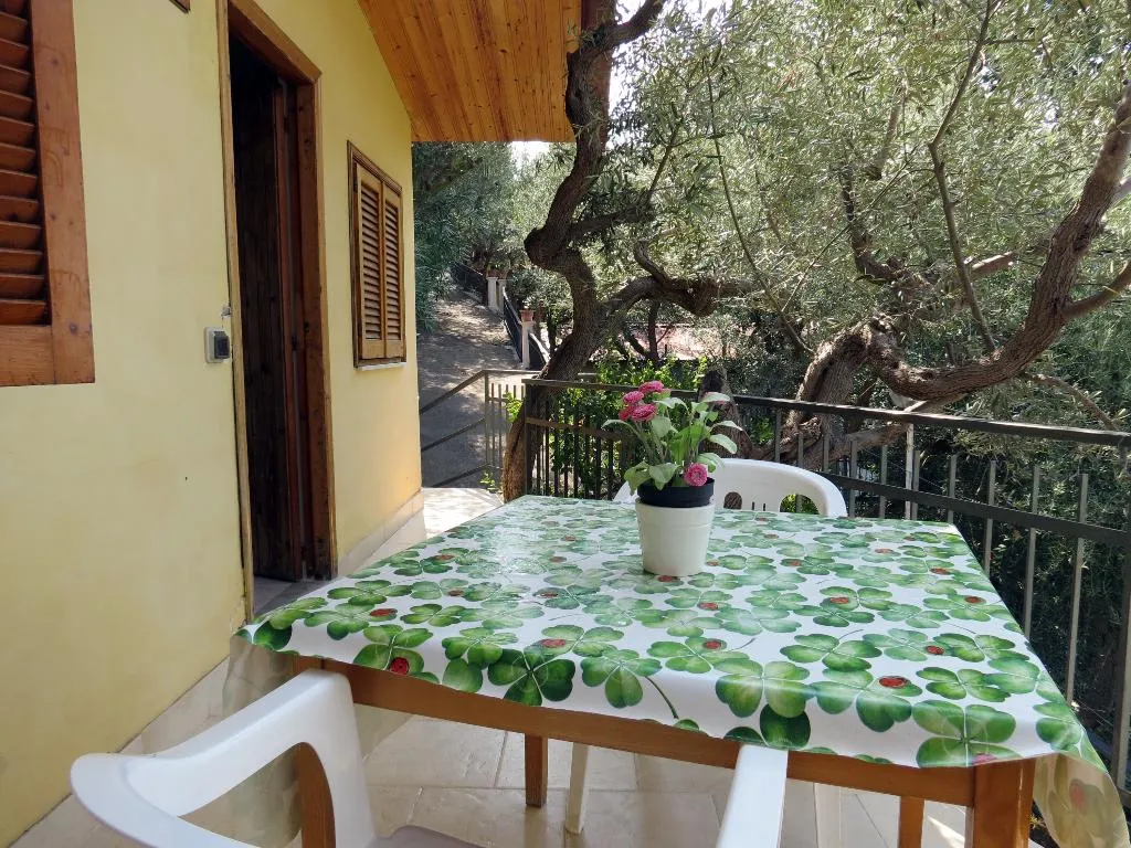 CHALET CAPACITY 2 Room, Baia Serena, Naples