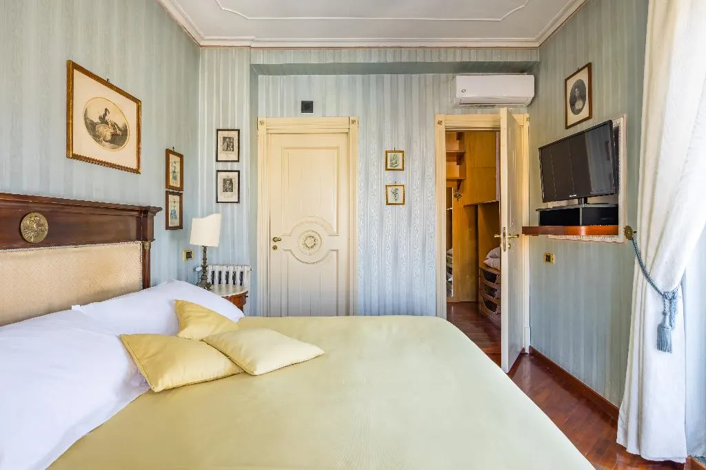 DOUBLE SUPERIOR WITH AIR CONDITIONING Room, La Casa Di Bruno, Naples