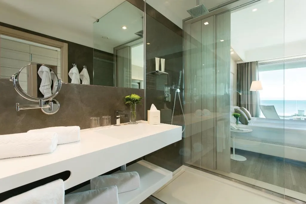 TRIPLE DELUXE SEA VIEW Room, Almar Jesolo Resort & Spa, Venice