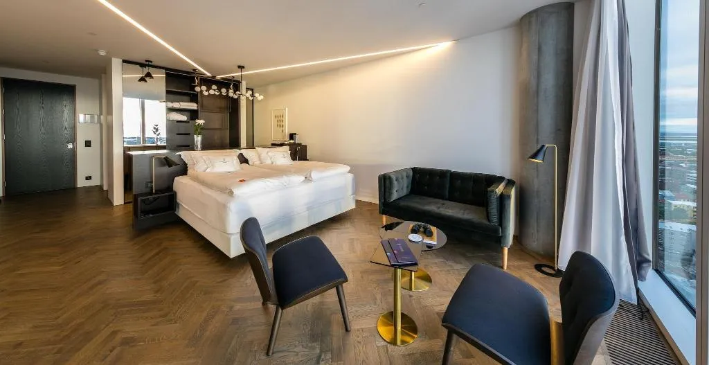 SUITE KING SIZE BED Room, Tower Suites Reykjavik, Reykjavik