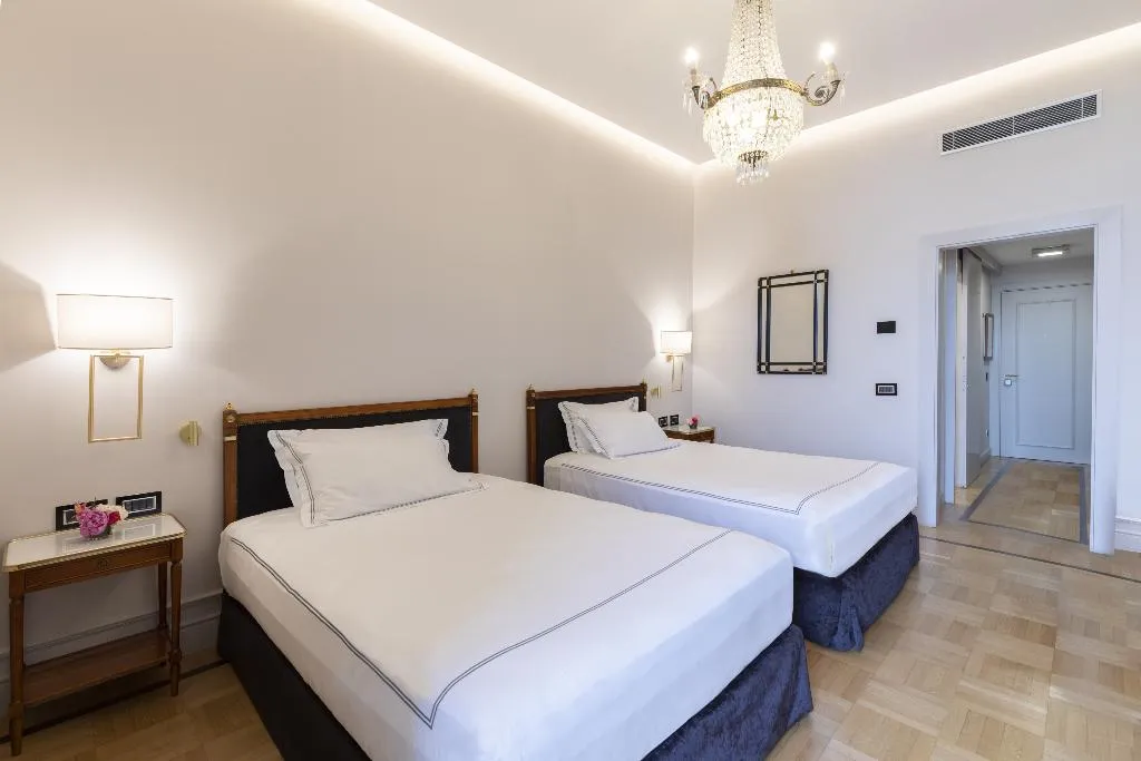 Double or Twin COMFORT SEA VIEW Room, Grand Hotel Parker's, Naples