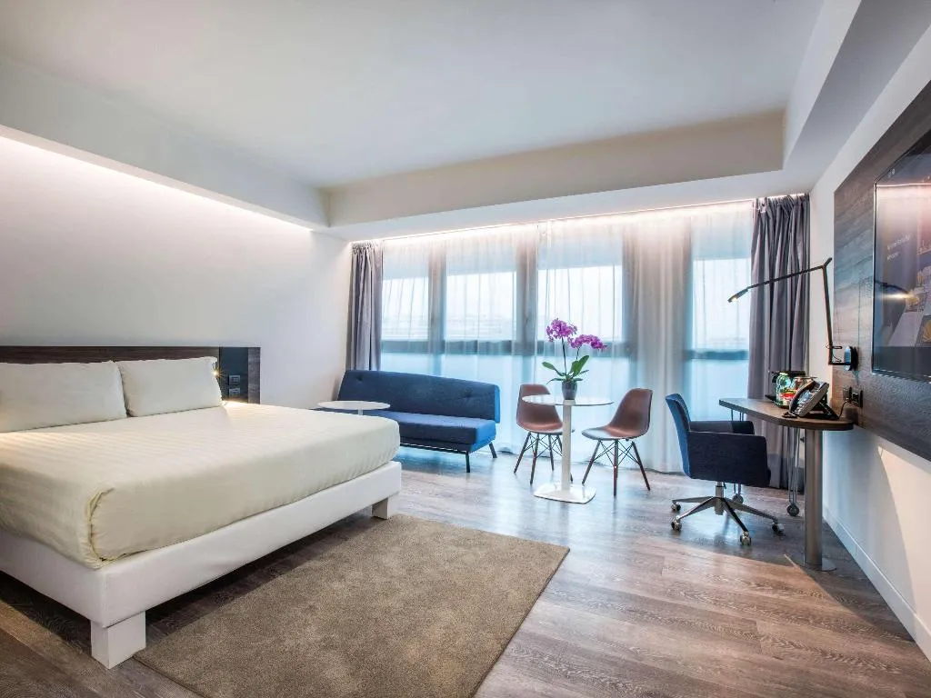 DOUBLE EXECUTIVE Room, Novotel Roma Eur, Rome