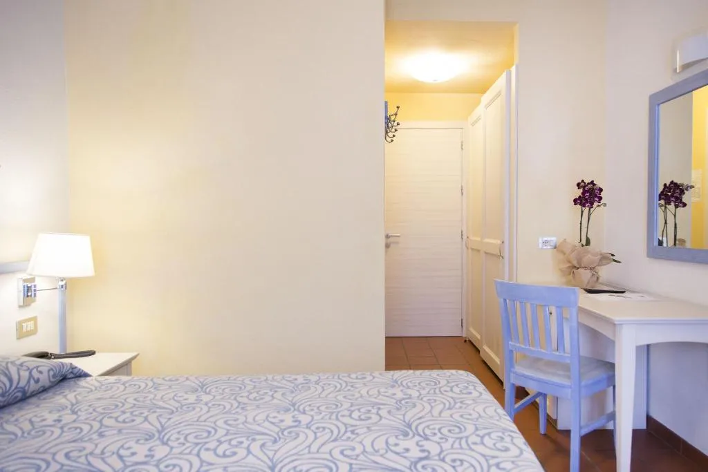 Double or Twin WITH DOUBLE BED Room, Blu hotel Laconia Village, Olbia