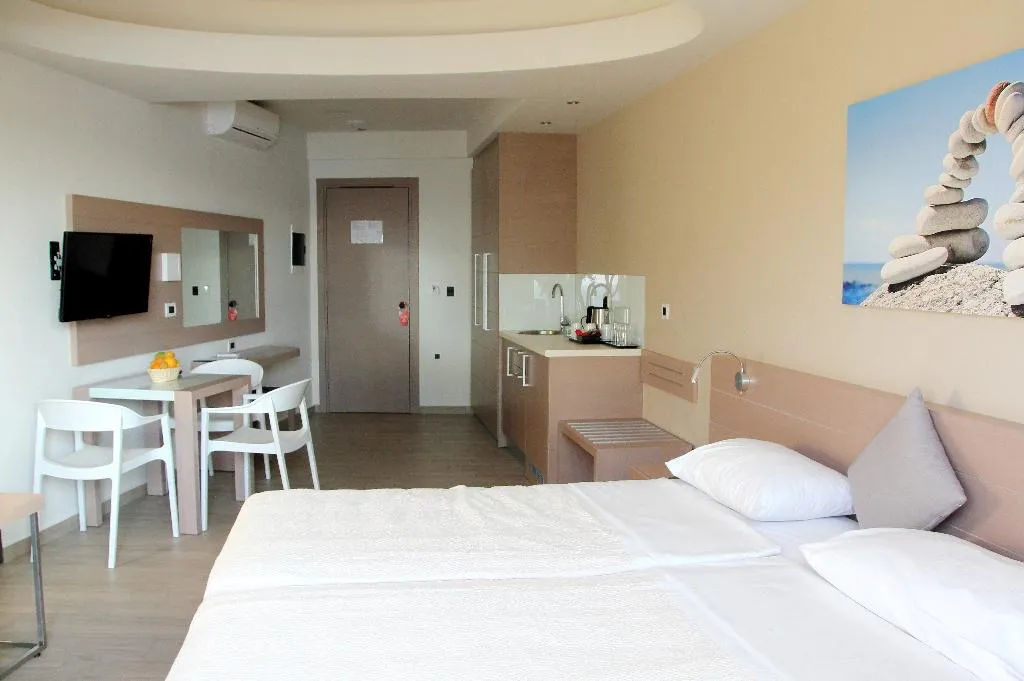 TRIPLE SUPERIOR Room, Renieris Hotel, Crete