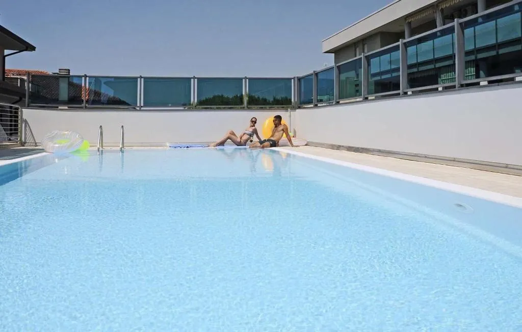 Pool, Olimpia, Venice