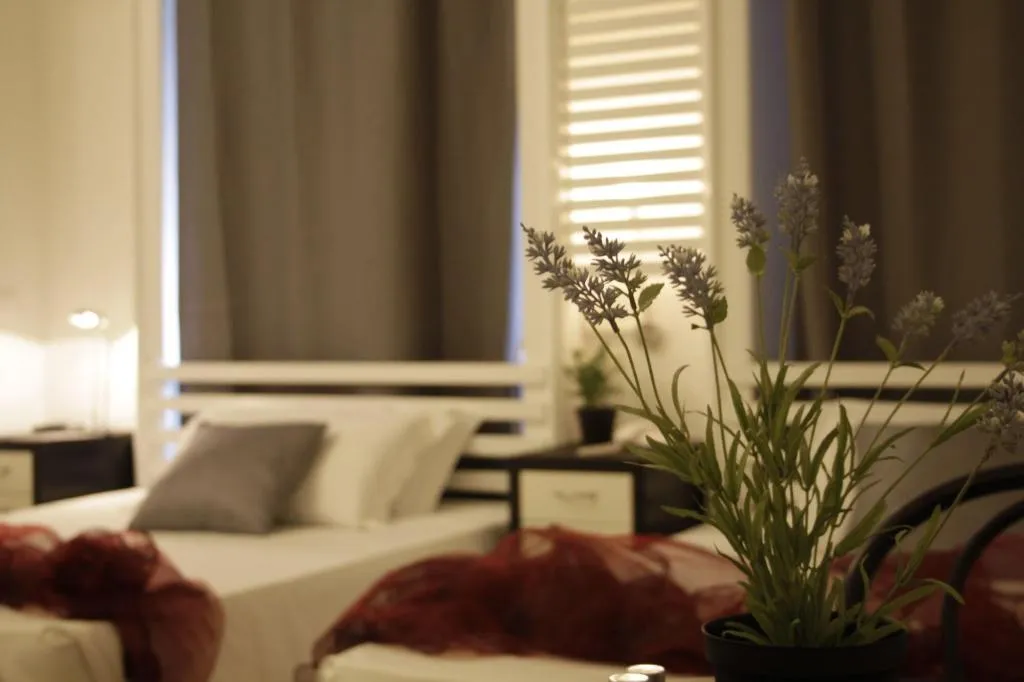 Room, RossoVino, Milan