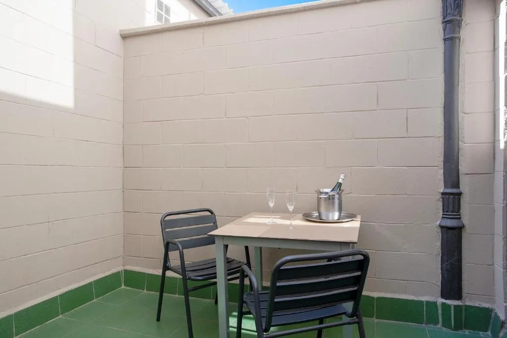 TWIN WITH TERRACE Room, Lleo, Barcelona