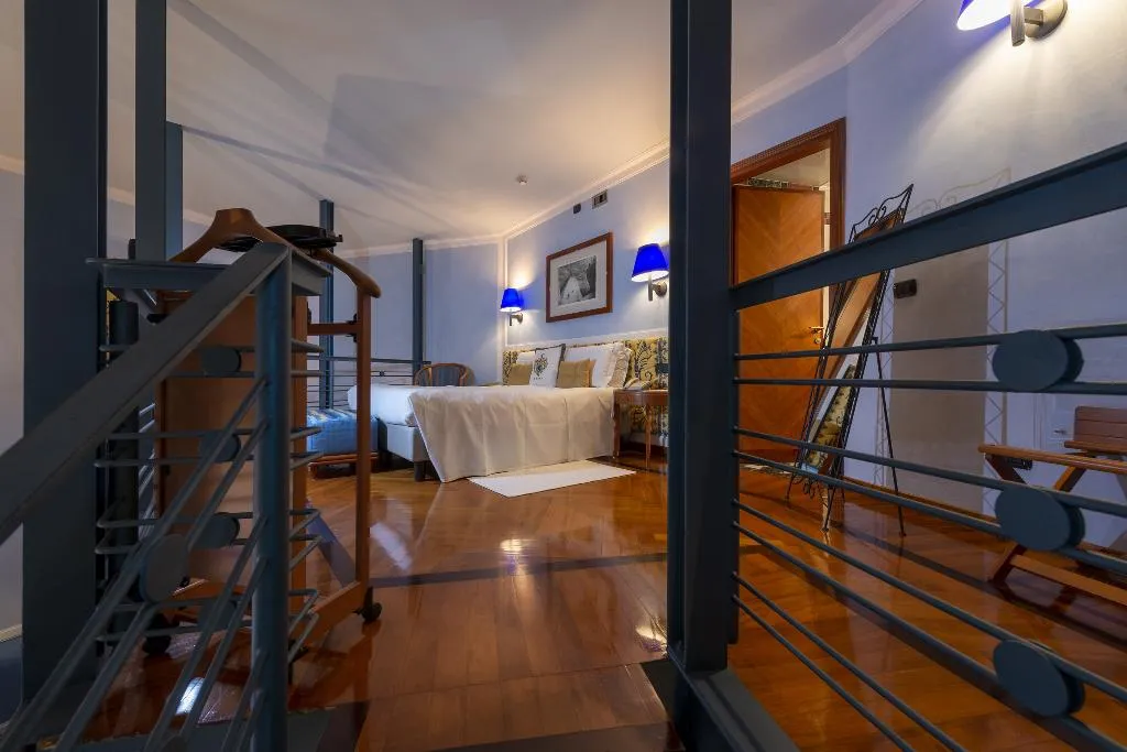 SUITE DELUXE KING BED Room, Grand Hotel Ortigia, Catania