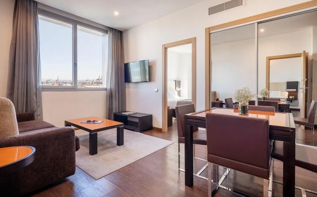 JUNIOR SUITE QUEEN SIZE BED Room, Ilunion Aqua 4, Valencia