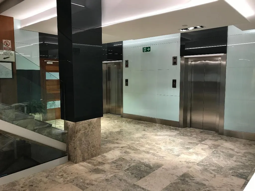 Lobby, Puerta De Segovia, Madrid