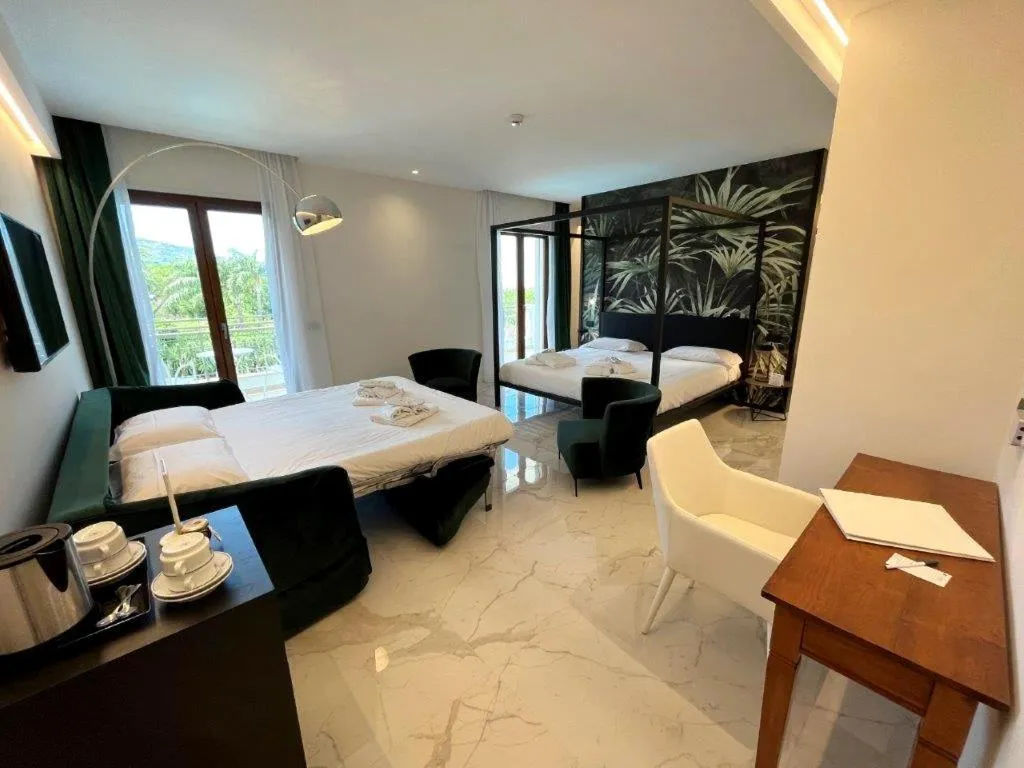 JUNIOR SUITE POOL VIEW Room, Hotel Alpha, Naples
