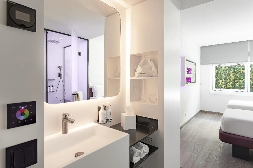 TWIN PREMIUM Room, Yotel Porto, Porto