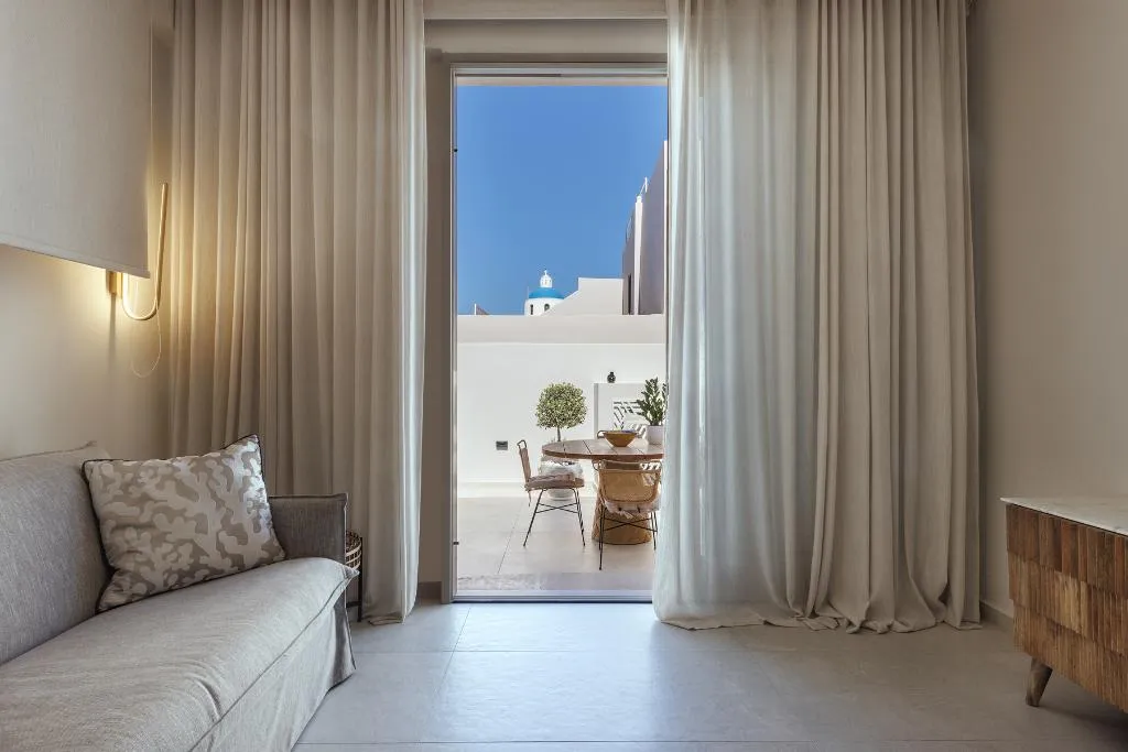 SUITE DELUXE WITH TERRACE Room, La Madeleine Oia, Santorini