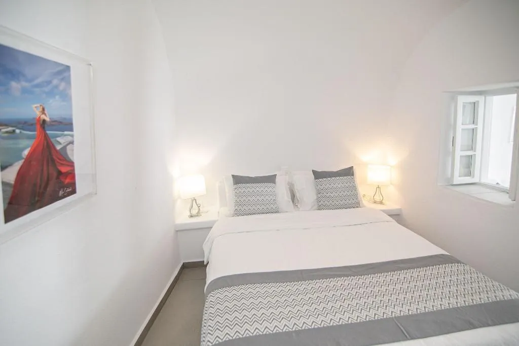 Room, Vogue Suites, Santorini