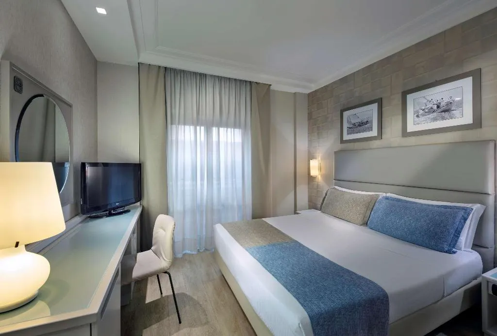 Room, Hotel Paradiso, BW Signature Collection, Naples
