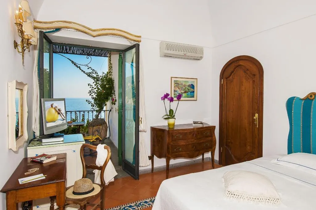 Room, Miramare, Naples