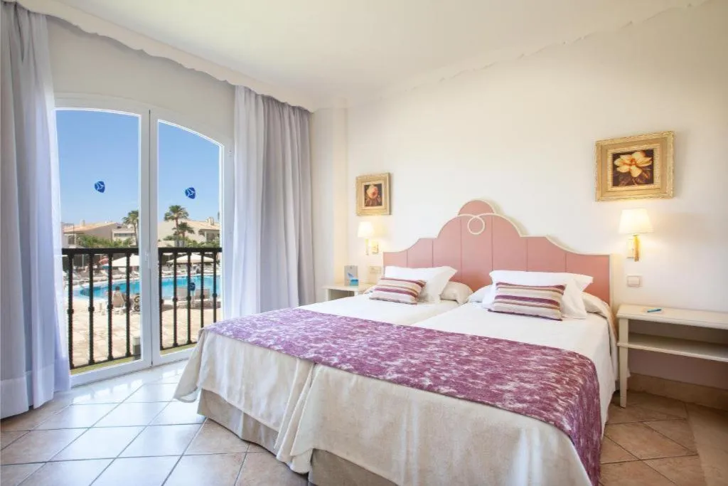 Room, Grupotel Macarella Suites & Spa, Menorca