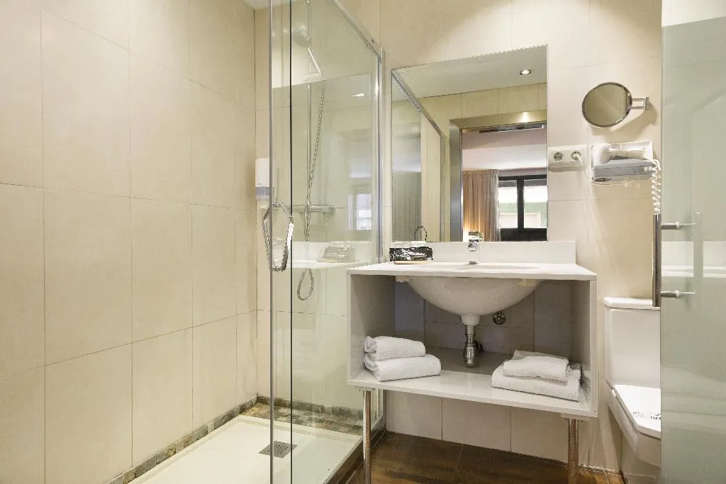 TRIPLE STANDARD Room, Acta Azul, Barcelona