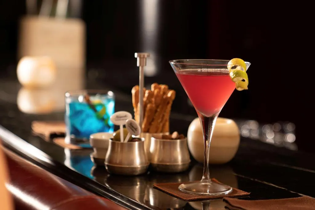 Bar, Kempinski Nile Hotel Garden City Cairo, Cairo