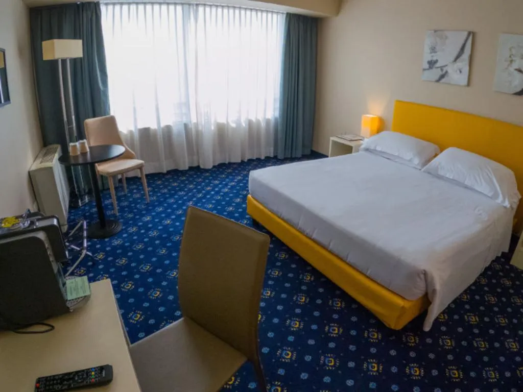 TRIPLE SUPERIOR Room, Hotel Blaise & Francis, Milan