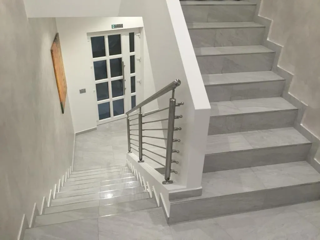 Lobby, Picaflor, Milan