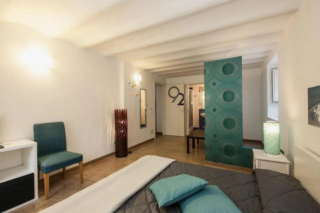 DOUBLE STANDARD Room, Garibaldi 61, Catania