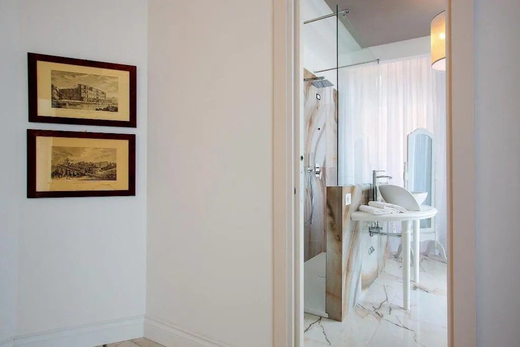 SUITE KING SIZE BED Room, Palazzo Murrano, Naples