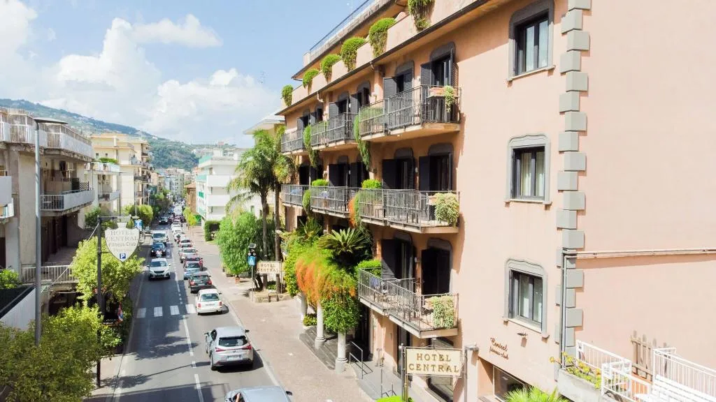 General view, Hotel Central, Naples