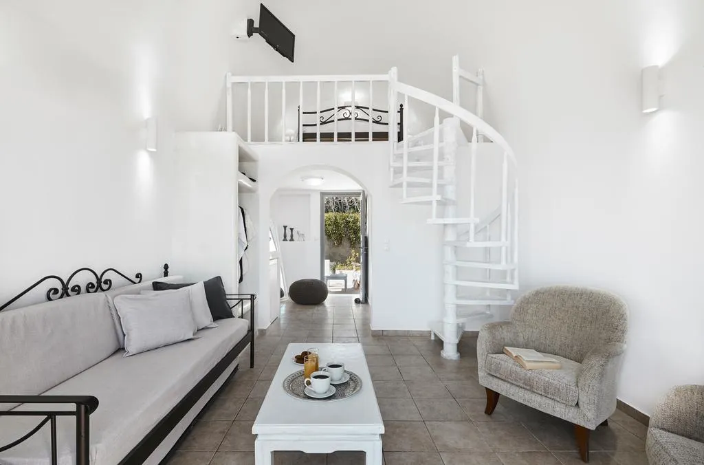 Double or Twin SUPERIOR Room, Golden East, Santorini