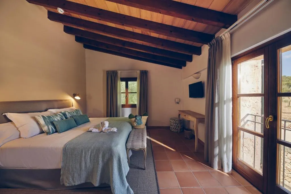 JUNIOR SUITE STANDARD Room, Hotel Rural Es Riquers, Majorca