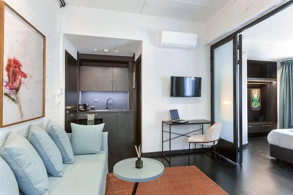 Room, Nin&Bau Sarri 2, Athens