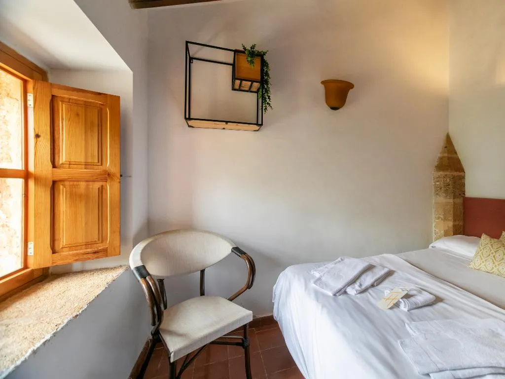 Double or Twin ECONOMY Room, Petit Hotel Hostatgeria La Victoria, Majorca