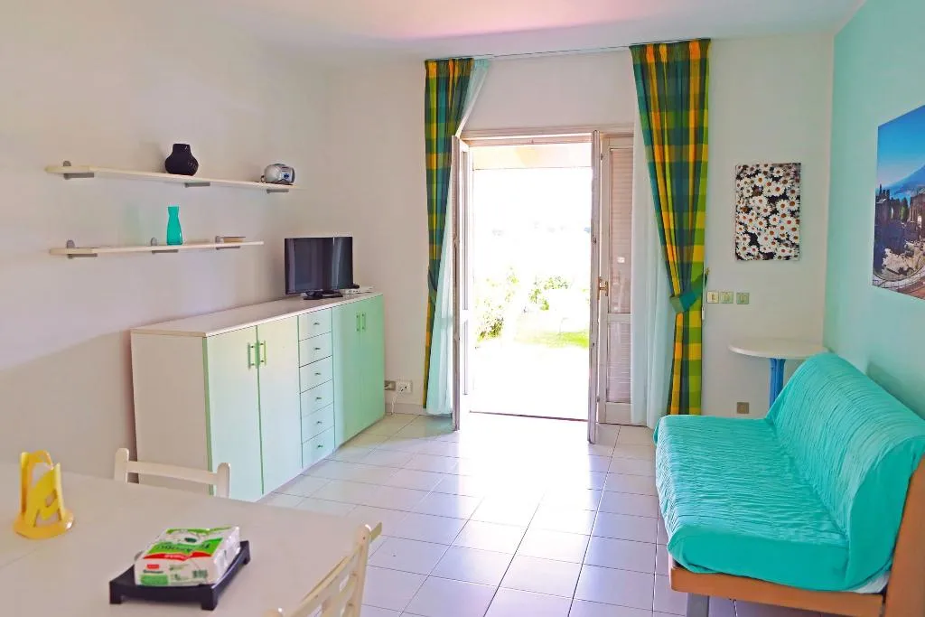 VILLA CAPACITY 6 Room, Portorosa Residence, Catania