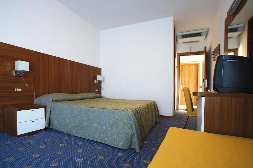 Room, Touring, Venice