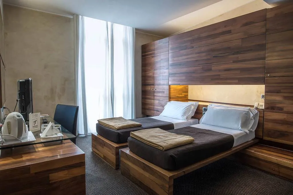 Double or Twin SUPERIOR Room, Tritone, Rome