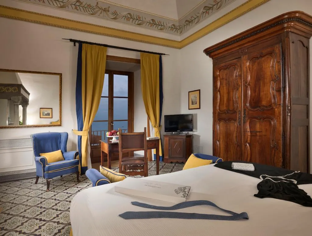 Double or Twin DELUXE Room, Villa Cimbrone, Naples