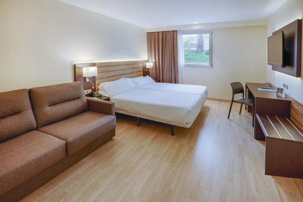 QUADRUPLE STANDARD Room, Port Elche, Costa Blanca