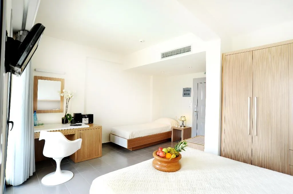 TRIPLE SEA VIEW Room, Sikyon Hotel, Athens
